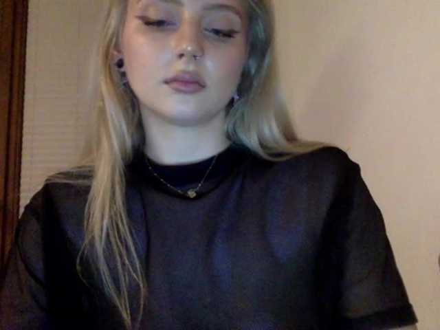 MayaDesire's BongaCams show and profile