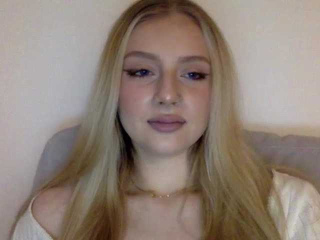 MayaDesire's BongaCams show and profile