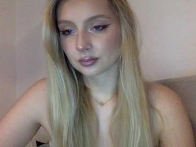 MayaDesire's BongaCams show and profile