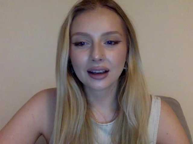 MayaDesire's BongaCams show and profile