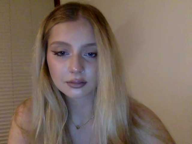 MayaDesire's BongaCams show and profile