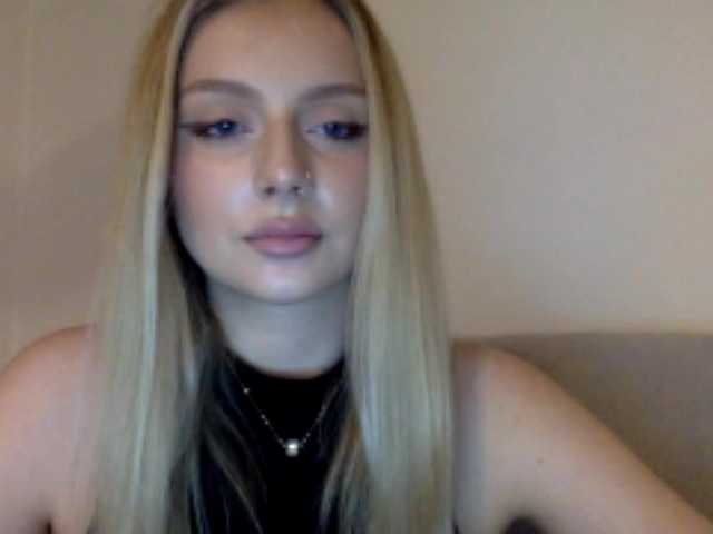 MayaDesire's BongaCams show and profile