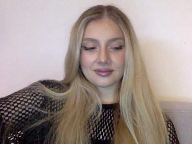 MayaDesire's BongaCams show and profile