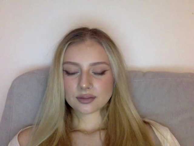 MayaDesire's BongaCams show and profile