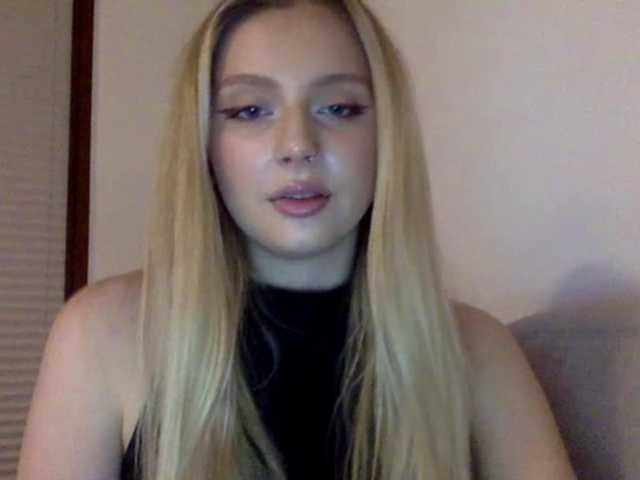 MayaDesire's BongaCams show and profile