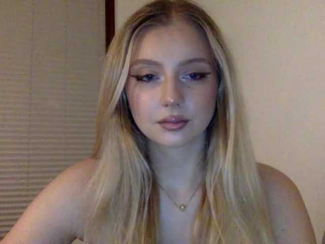 MayaDesire's BongaCams show and profile