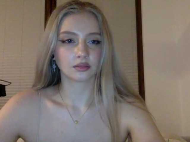 MayaDesire's BongaCams show and profile