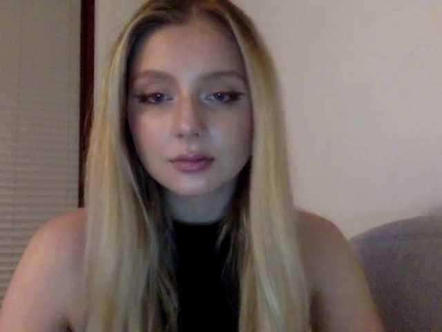 MayaDesire's BongaCams show and profile