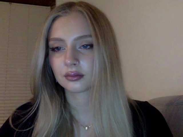 MayaDesire's BongaCams show and profile
