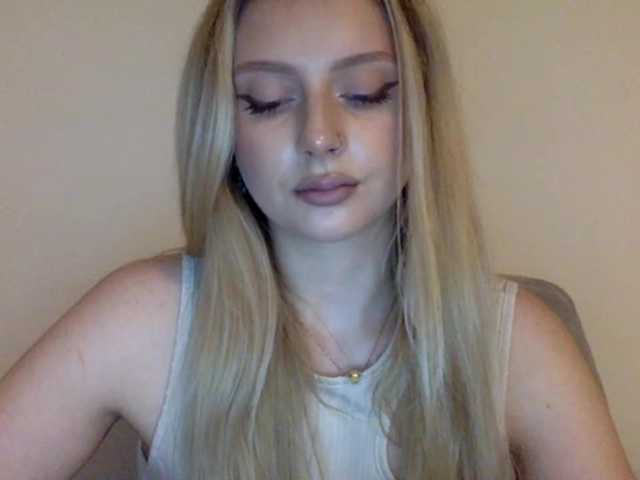 MayaDesire's BongaCams show and profile