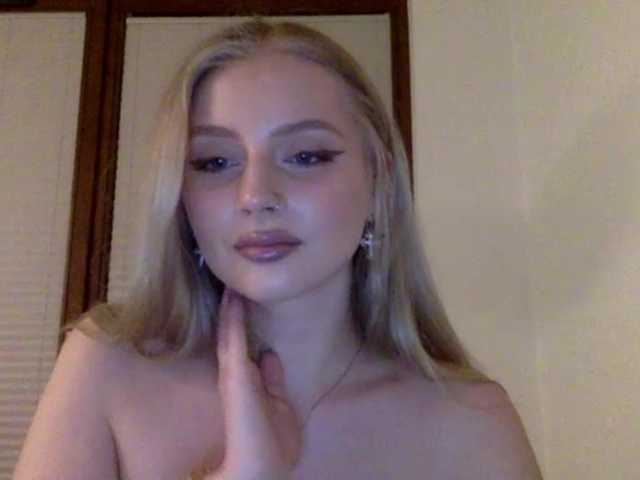 MayaDesire's BongaCams show and profile