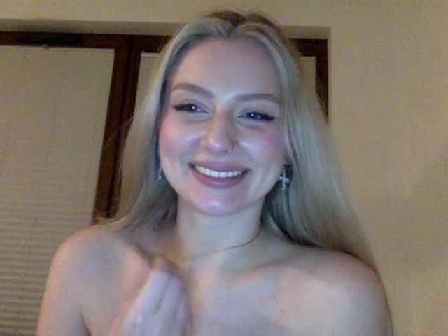 MayaDesire's BongaCams show and profile