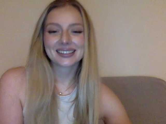 MayaDesire's BongaCams show and profile