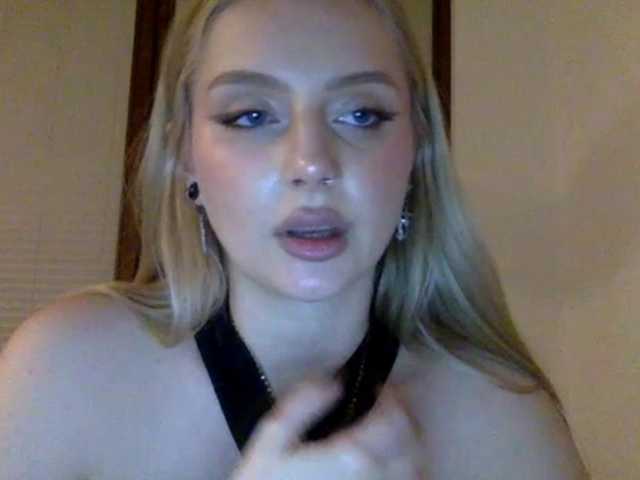 MayaDesire's BongaCams show and profile