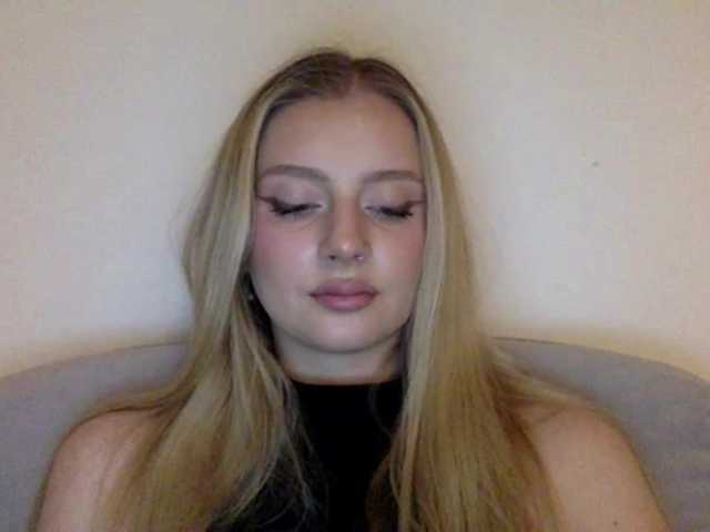 MayaDesire's BongaCams show and profile