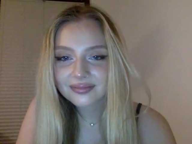 MayaDesire's BongaCams show and profile