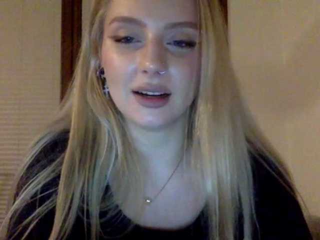 MayaDesire's BongaCams show and profile