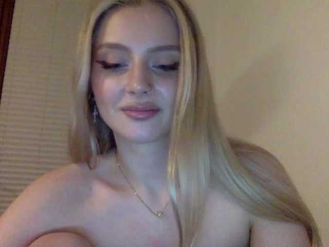 MayaDesire's BongaCams show and profile