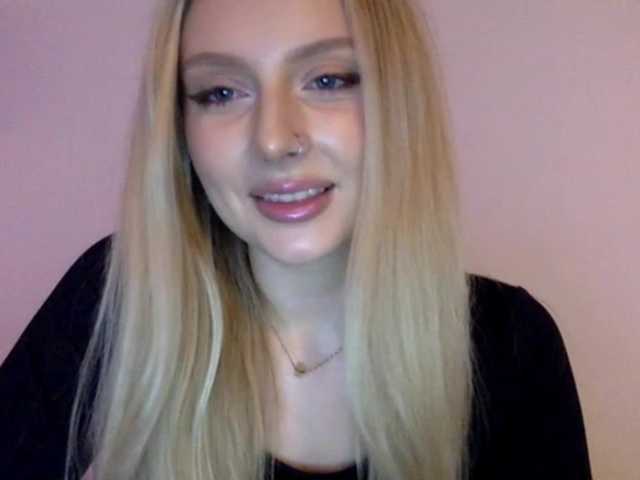 MayaDesire's BongaCams show and profile