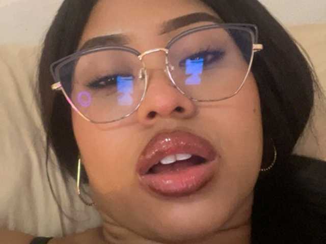 SirenaSweet's BongaCams show and profile