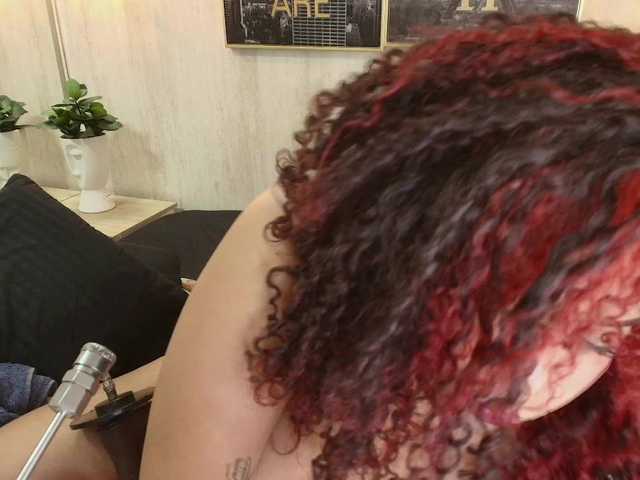 Sarah-clover Live Cam on BongaCams