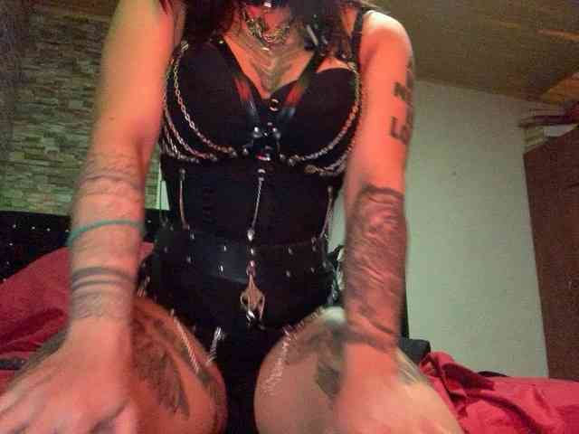 MishelleZakii webcam