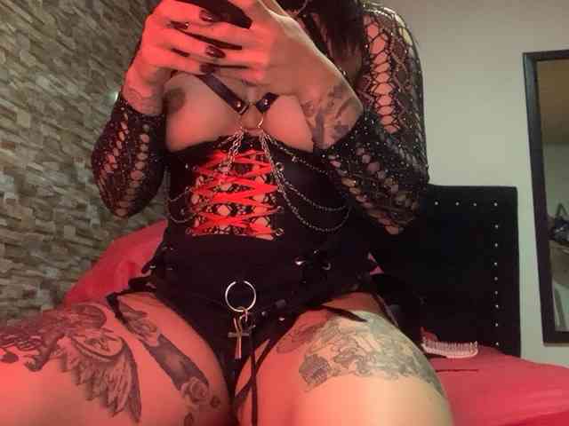 MishelleZakii webcam