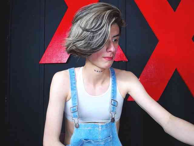 ALANNFOOX Live Webcam on BongaCams