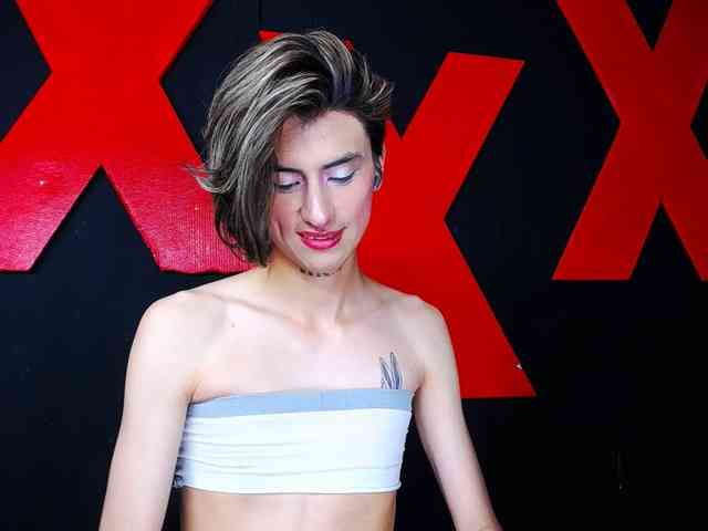 ALANNFOOX Live Webcam on BongaCams