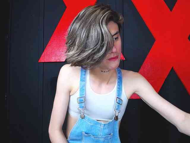 ALANNFOOX Live Webcam on BongaCams