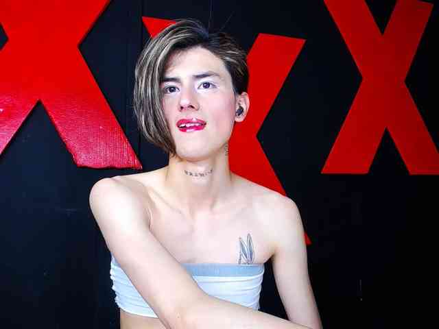 ALANNFOOX Live Webcam on BongaCams