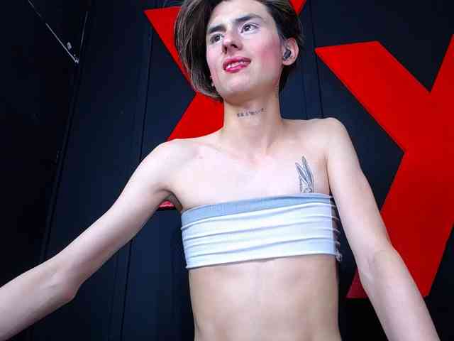 ALANNFOOX Live Webcam on BongaCams