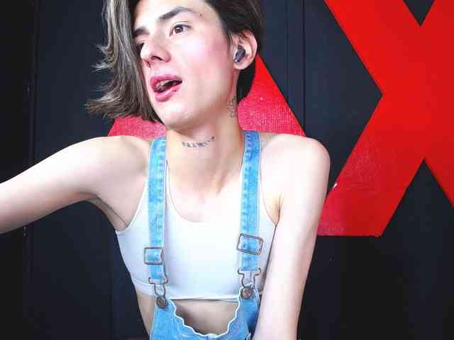 ALANNFOOX Live Webcam on BongaCams