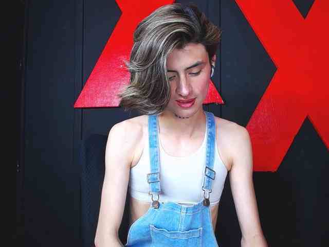 ALANNFOOX Live Webcam on BongaCams