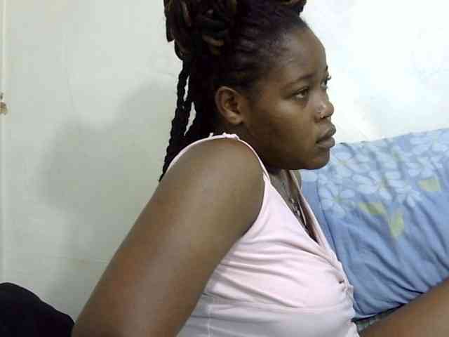 Cutefacebigasss Live Webcam on BongaCams