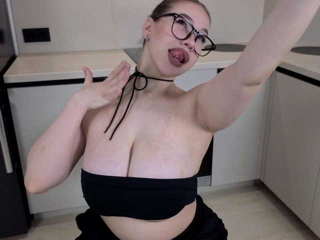 EvaBliss's BongaCams show and profile