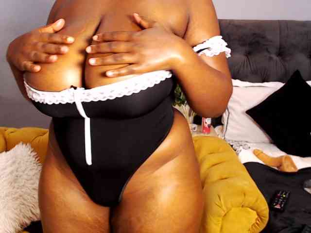 sexyBellaXXXa webcam