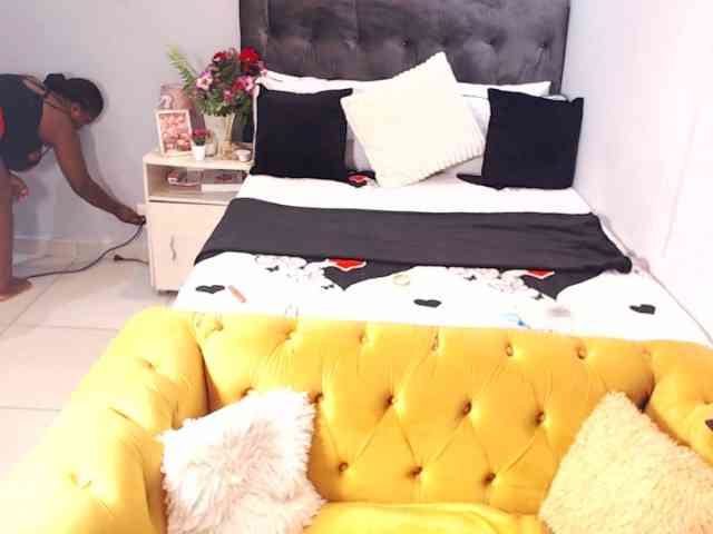 sexyBellaXXXa webcam