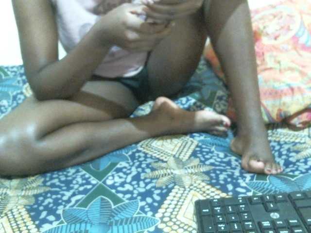 le modèle Sexxiemaya est en webcam porno dans un show sur le site bongacams, il possède les tags suivants: Ebony,Brunette,Trimmed