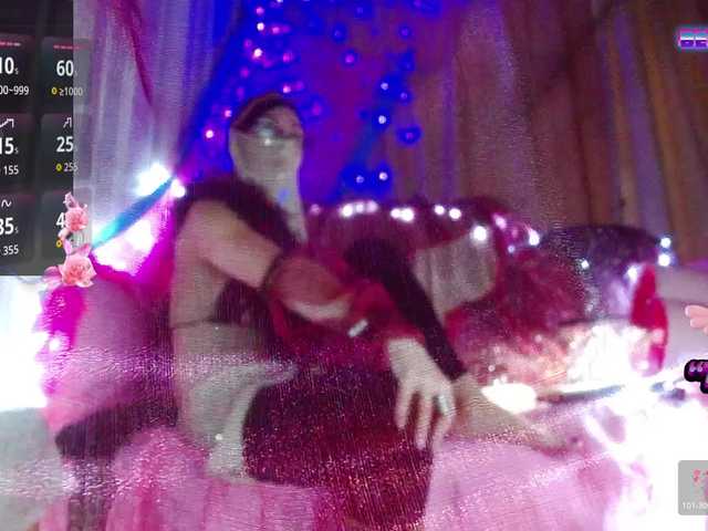 Shanideva — Are you a gourmet and an aesthete? A connoisseur of exquisite things and sensations? Do you like refined women?! Or do you prefer slender, feminine feet and legs? Or something in between... Interesting! Welcome to my room!