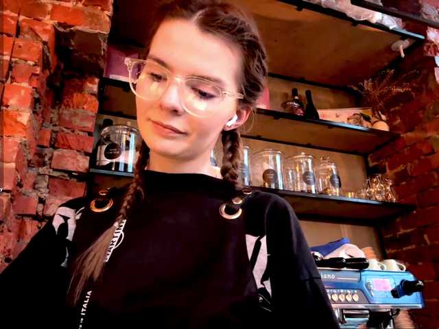 JoannGrater's BongaCams show and profile