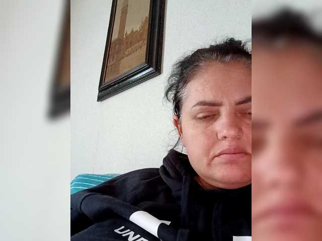 Cris810a's BongaCams show and profile