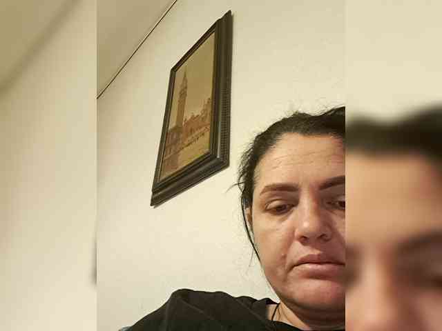 Cris810a Live Webcam on BongaCams