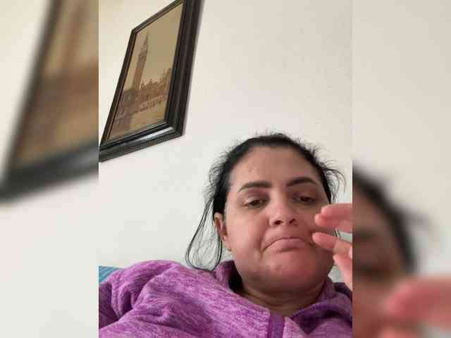 Cris810a Live Webcam on BongaCams