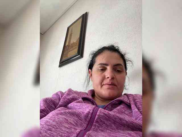 Cris810a Live Webcam on BongaCams