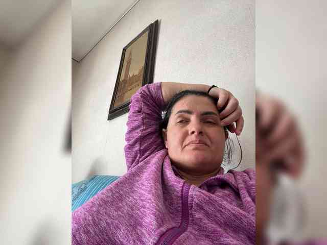 Cris810a Live Webcam on BongaCams