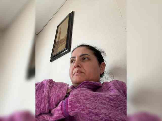 Cris810a Live Webcam on BongaCams