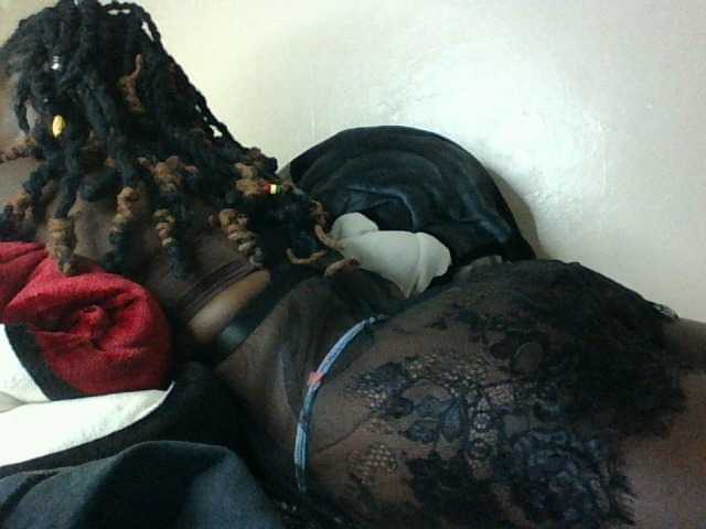 Slutybitch1 webcam bongacams model stream image