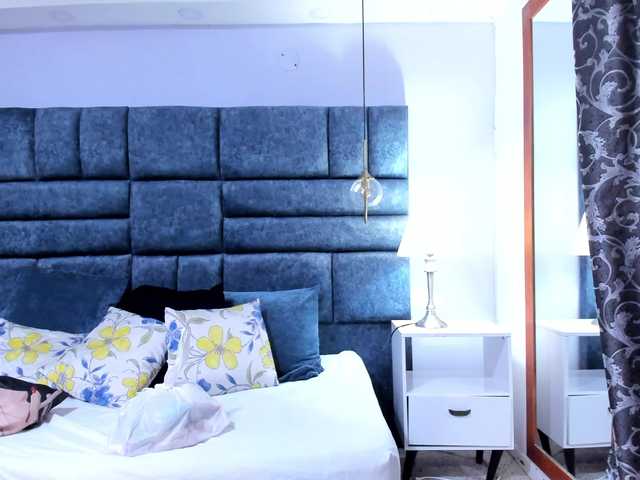 crystalstonee1's BongaCams show and profile