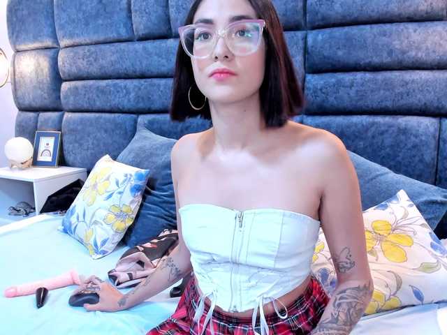 crystalstonee1's BongaCams show and profile